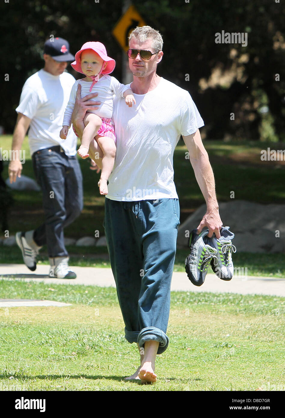 Eric Dane et sa fille Billie Beatrice Dane Rebecca Gayheart, Eric Dane et leur fille Billie Beatrice Dane profitez de la journée à jouer à Coldwater Canyon Park Los Angeles, Californie - 21.05.11 Banque D'Images