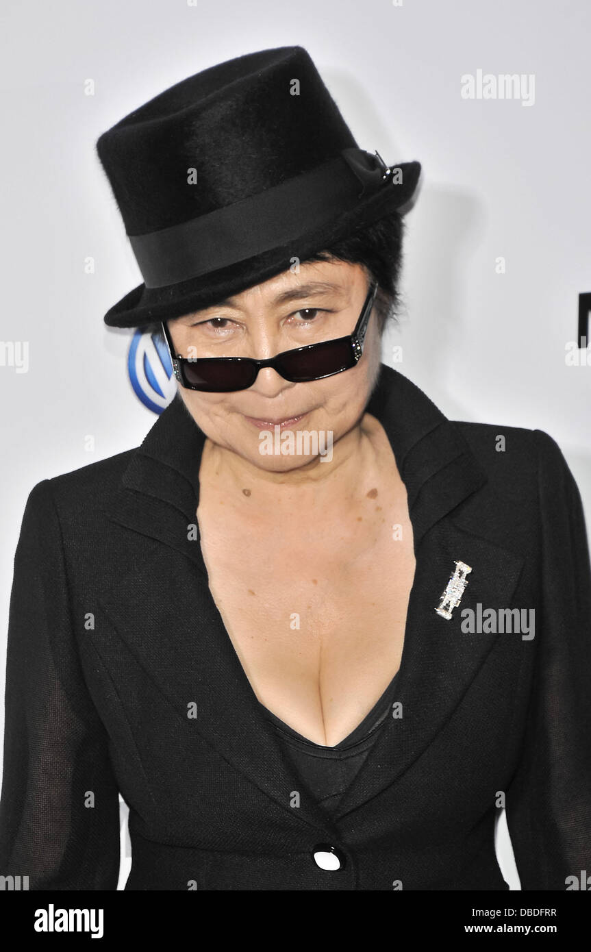 Yoko Ono Le lancement du partenariat entre Volkswagen et de MoMA - Arrivées La ville de New York, USA - 23.05.11 Banque D'Images