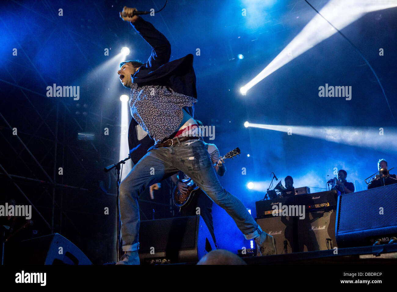 Milan Italie. 28 juillet 2013. Le groupe de rock anglais BLUR effectue live au Ippodromo del Galoppo au cours de la 'ville' Sound Festival Crédit : Rodolfo Sassano/Alamy Live News Banque D'Images