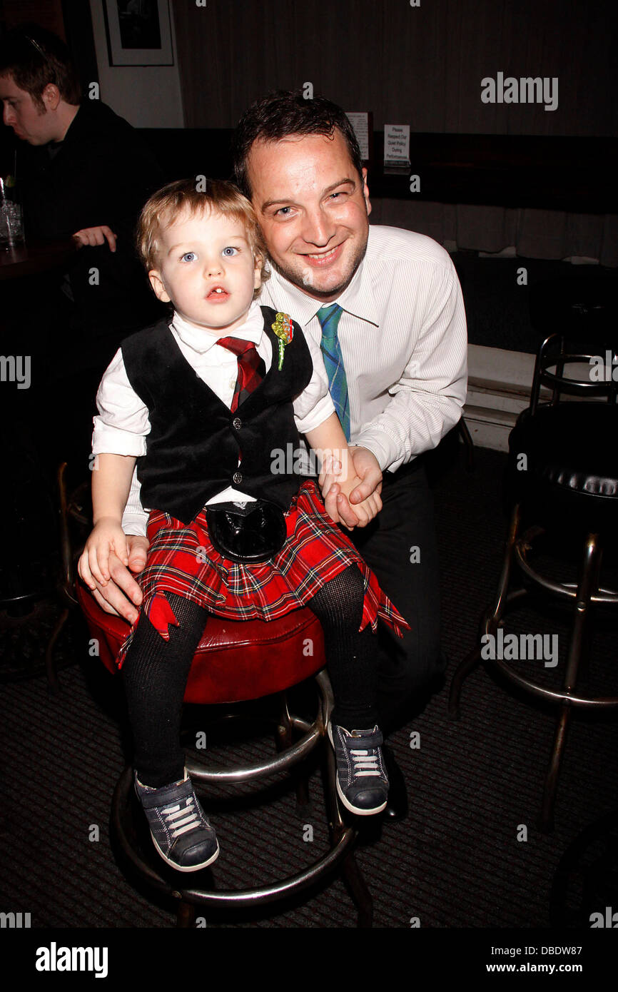 Iain Armitage et son père Euan Morton Euan Morton la promotion de son nouveau CD, 'Caledonia - The Homecoming' au Birdland Jazz Club. La ville de New York, USA - 29.05.11 Banque D'Images