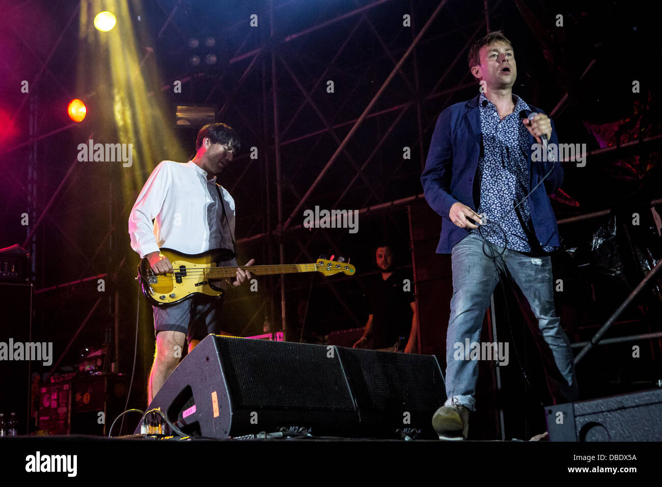 Milan Italie. 28 juillet 2013. Le groupe de rock anglais BLUR effectue live au Ippodromo del Galoppo au cours de la 'ville' Sound Festival Crédit : Rodolfo Sassano/Alamy Live News Banque D'Images