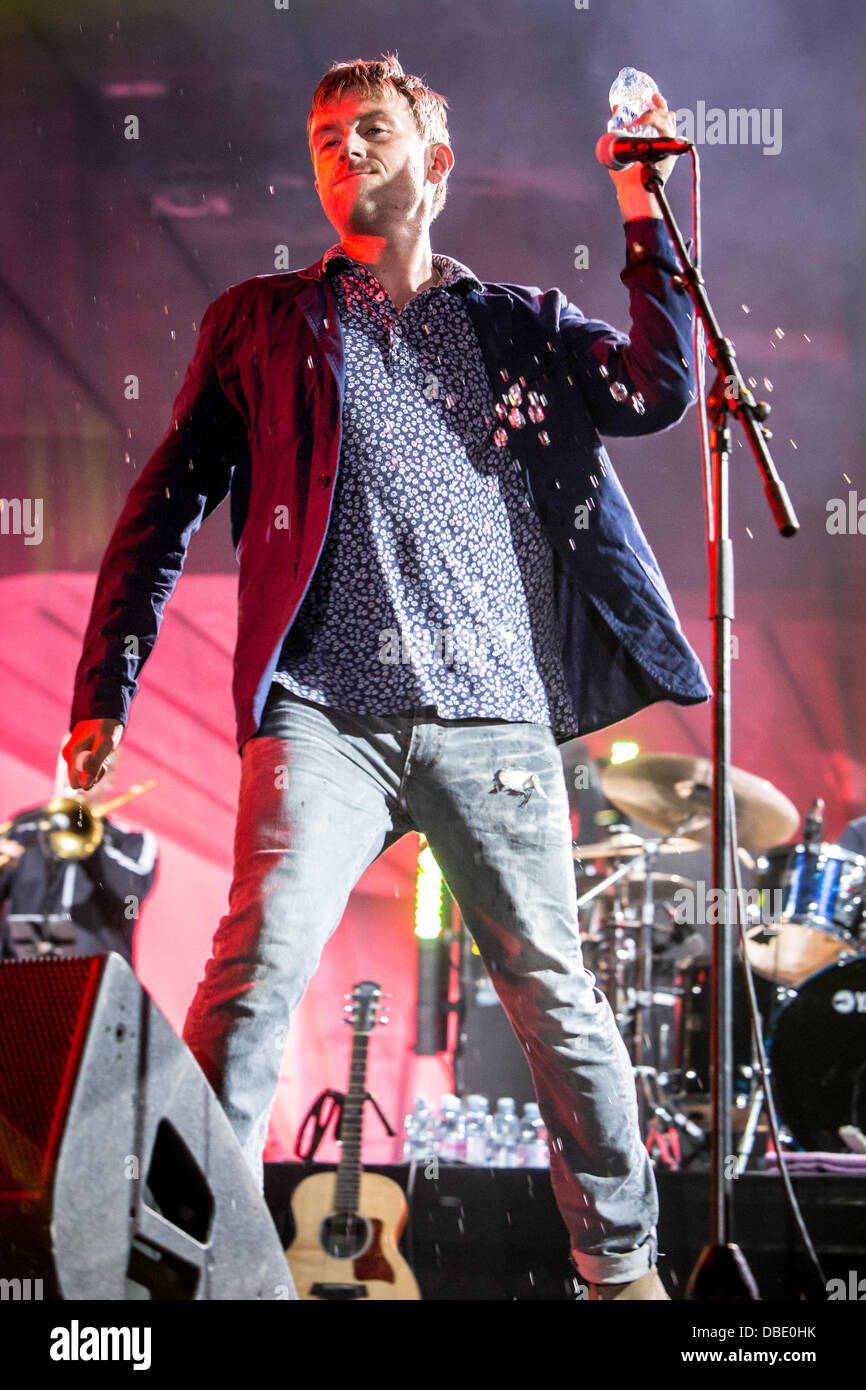 Milan Italie. 28 juillet 2013. Le groupe de rock anglais BLUR effectue live au Ippodromo del Galoppo au cours de la 'ville' Sound Festival Crédit : Rodolfo Sassano/Alamy Live News Banque D'Images