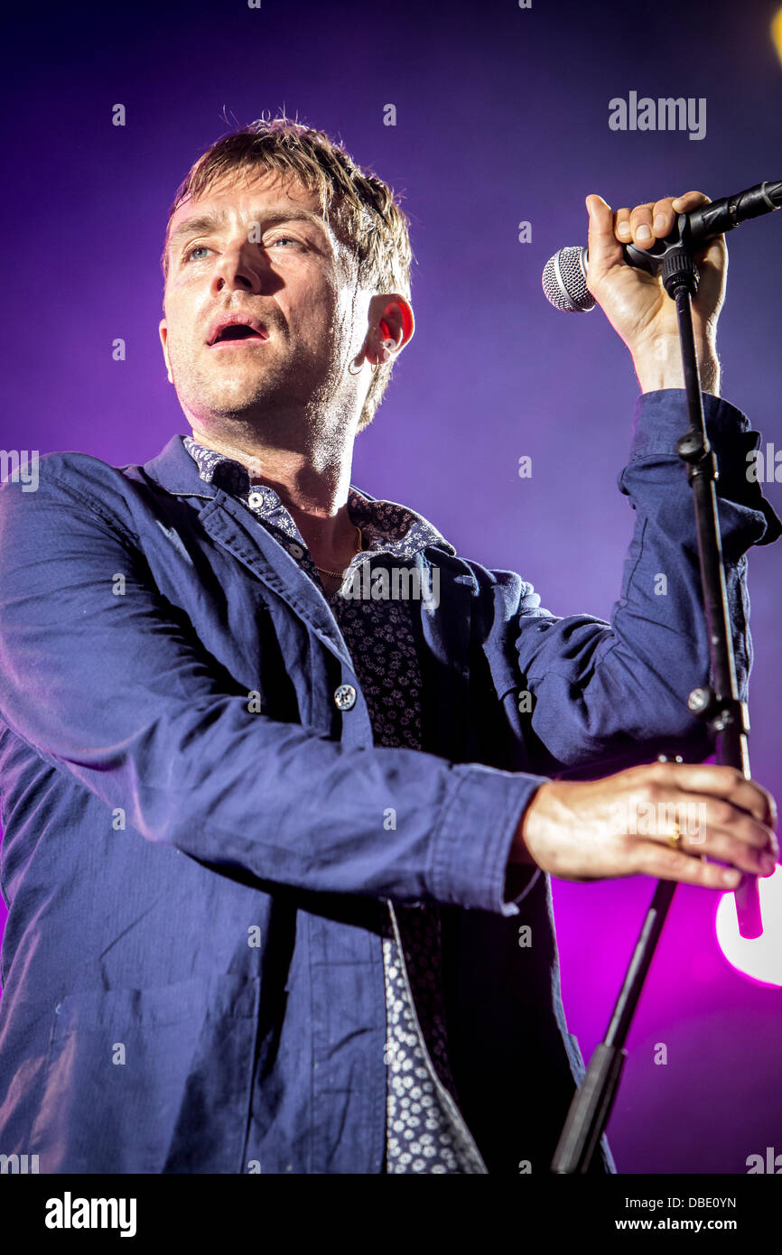 Milan Italie. 28 juillet 2013. Le groupe de rock anglais BLUR effectue live au Ippodromo del Galoppo au cours de la 'ville' Sound Festival Crédit : Rodolfo Sassano/Alamy Live News Banque D'Images