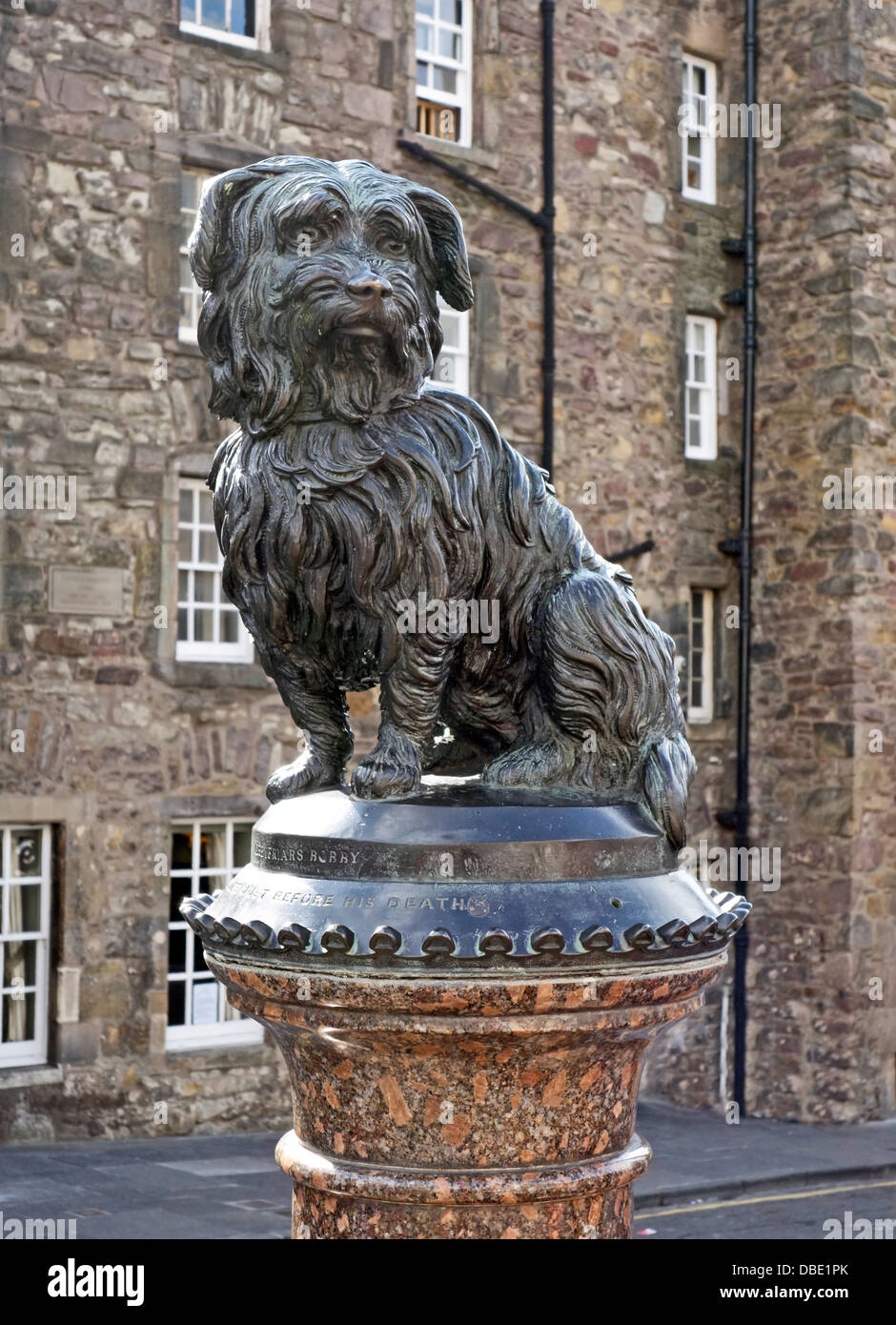 Skye Terrier Kampa statue sur l'angle de la rangée des fabricants et le roi George IV Bridge à Edimbourg en Ecosse Banque D'Images