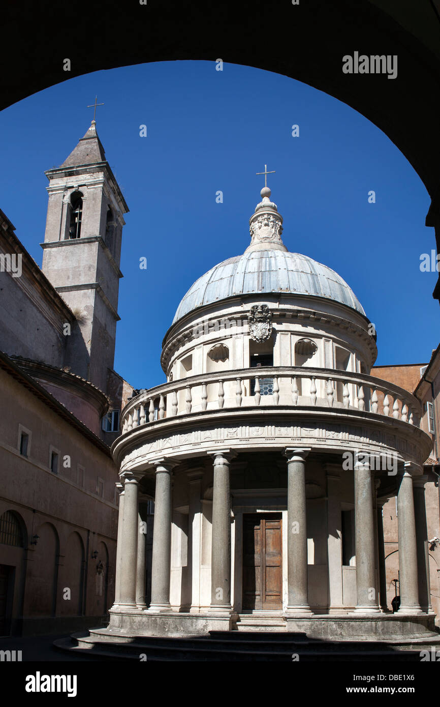 Le temple de San Pietro in Montorio, par l'architecte Bramante, a été commandé par les Rois Catholiques d'Espagne. Banque D'Images