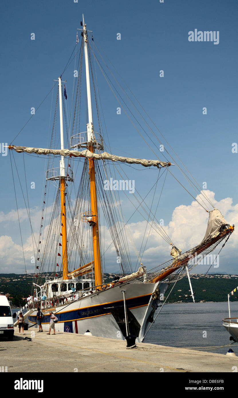 Bateau d'excursion à l'Harbour Yacht Club de Croatie Opatija Banque D'Images