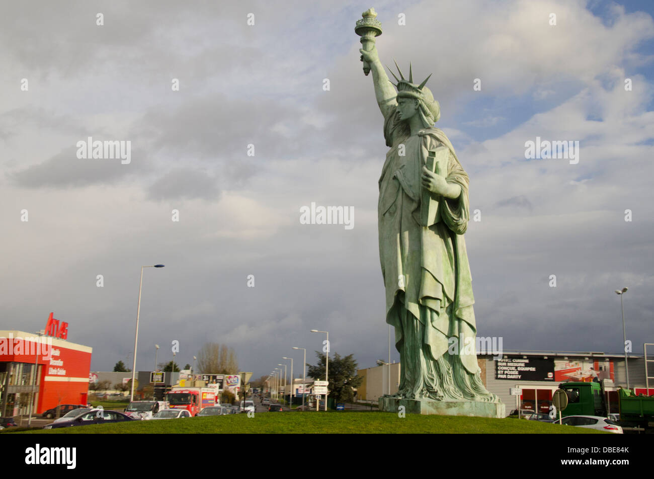 France, Alsace, Colmar. Statue de la liberté, de l'échelle du modèle US statue par le sculpteur français, Auguste Bartholdi, né à Colmar. Banque D'Images