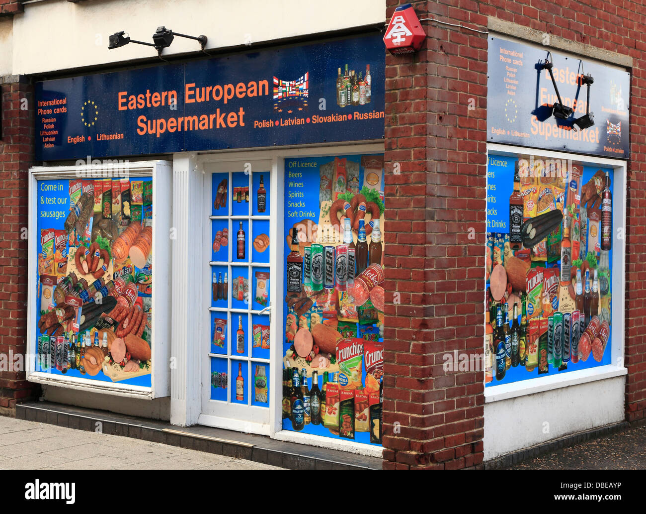 Supermarché d'Europe orientale, Kings Lynn, Norfolk, Angleterre, Royaume-Uni, de servir les immigrants d'Europe de l'immigration, spécialité boutique Banque D'Images