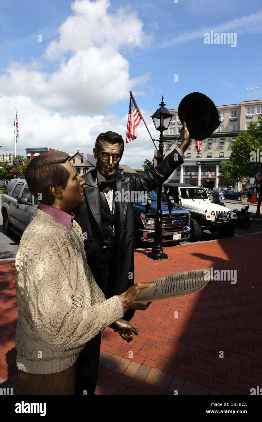 Retour Visite de Lincoln Square, statue en l'honneur d'Abraham Lincoln Discours de Gettysburg, Gettysburg, Pennsylvanie, USA Banque D'Images