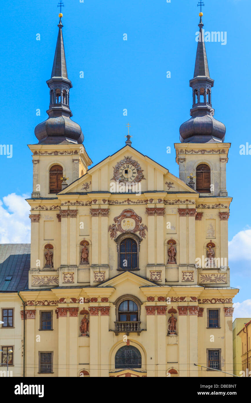 Jihlava (Iglau) (principale) Masaryk Square avec l'église Saint Ignace, Moravie, République Tchèque Banque D'Images