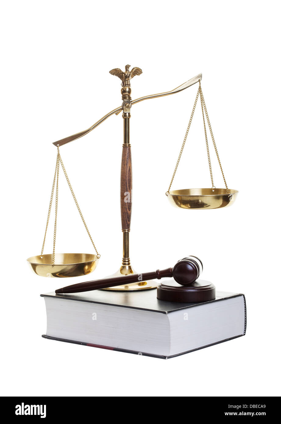 Échelles d'or de la justice, Gavel et livre de droit sur un fond blanc Banque D'Images