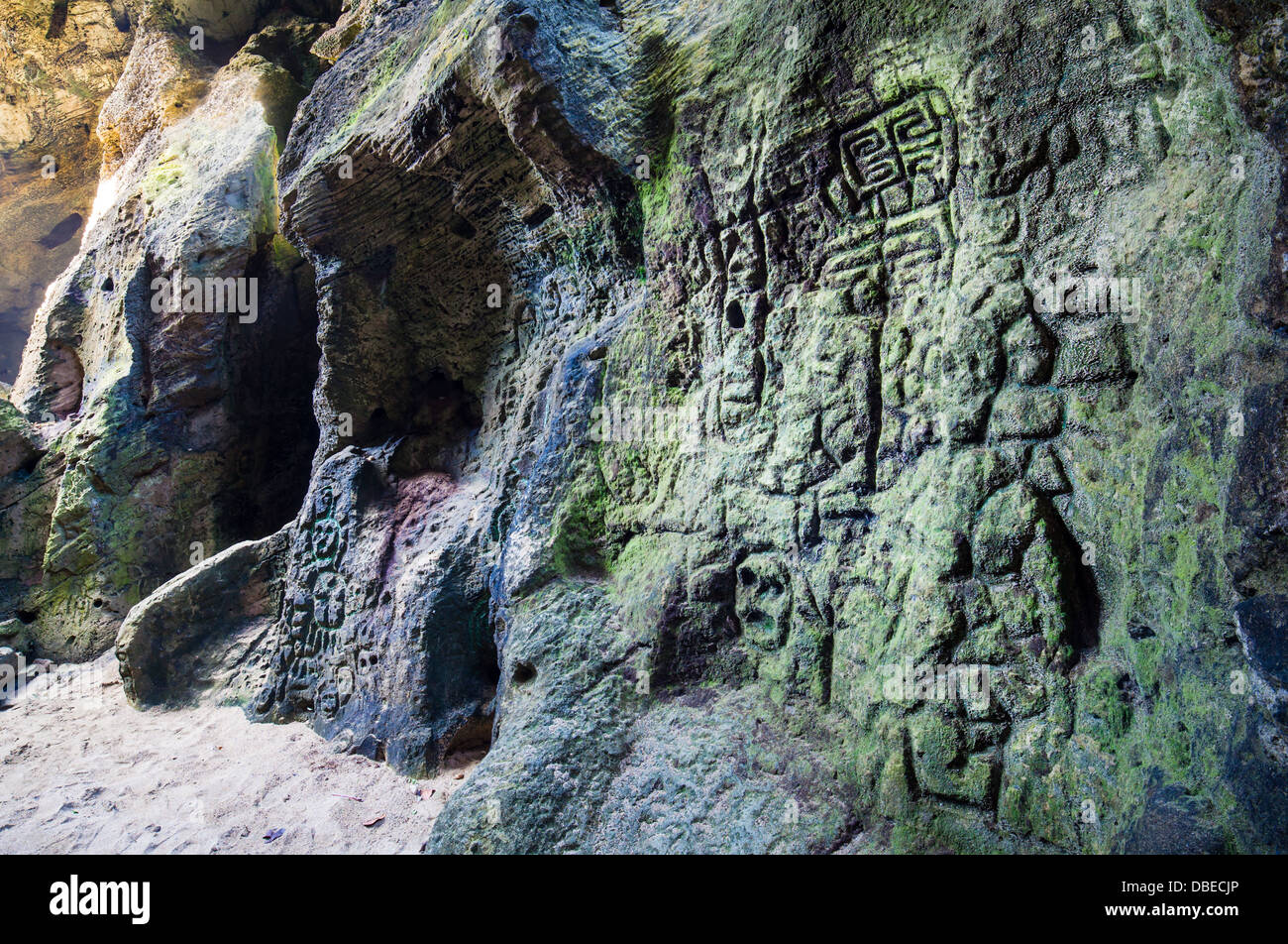 Ligne Dessins Taïnos une grotte près de Arecibo, Puerto Rico Banque D'Images