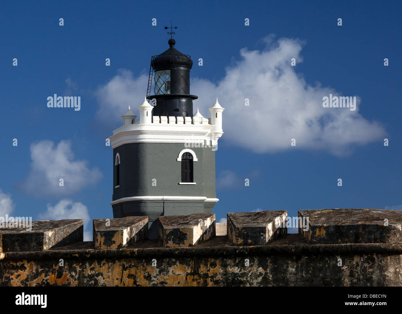 El Morro Phare et mur, San Juan, Puerto Rico. Banque D'Images