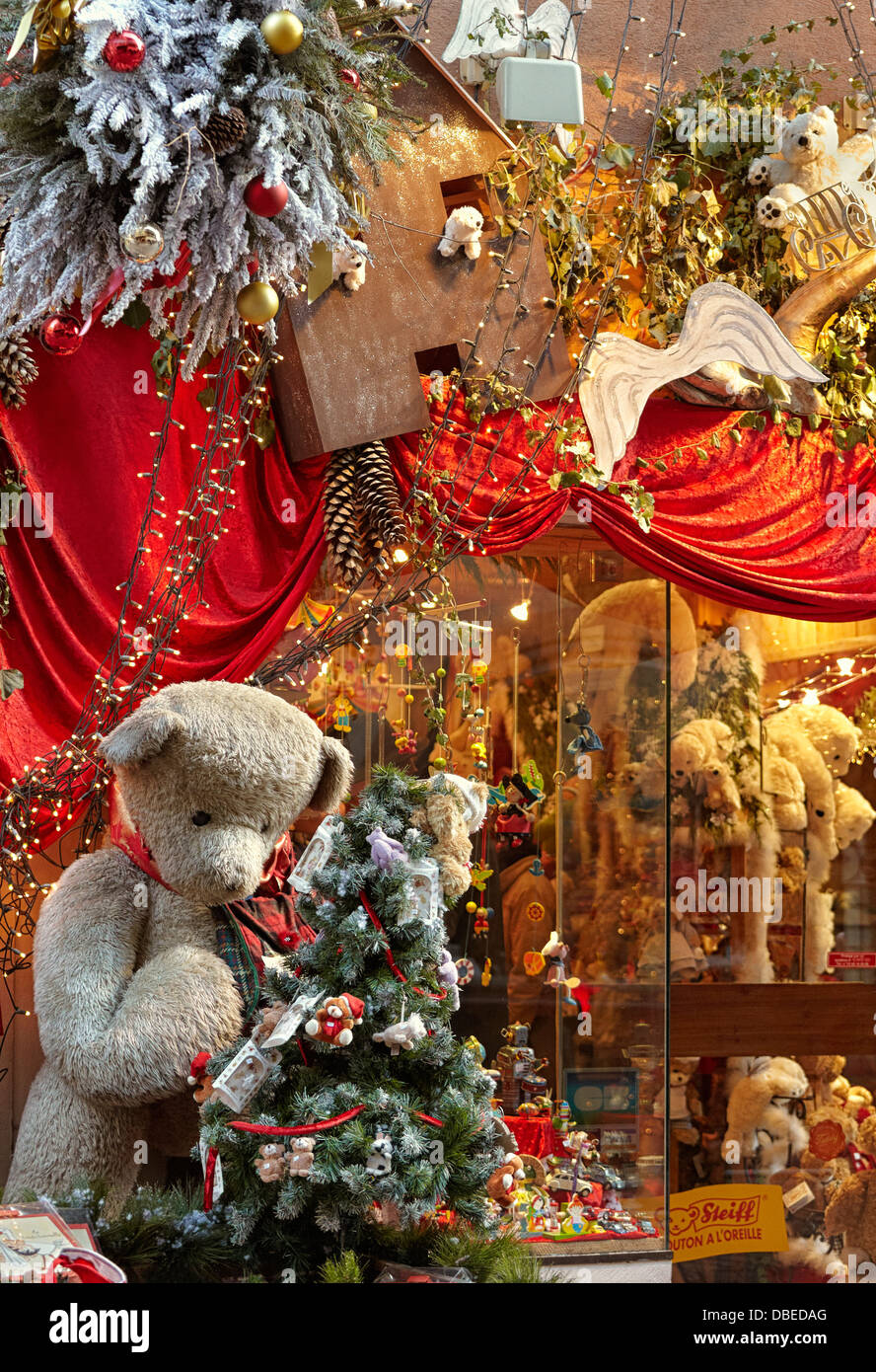 Magasin de jouets à Noël. Colmar. Haut-Rhin. L'Alsace. France Photo Stock -  Alamy