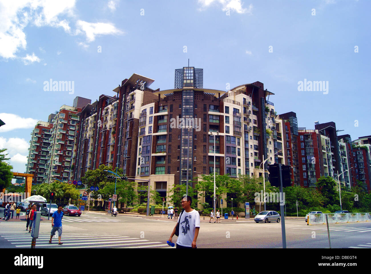 Shenzhen, Chine : bâtiment de ville et le trafic urbain Banque D'Images