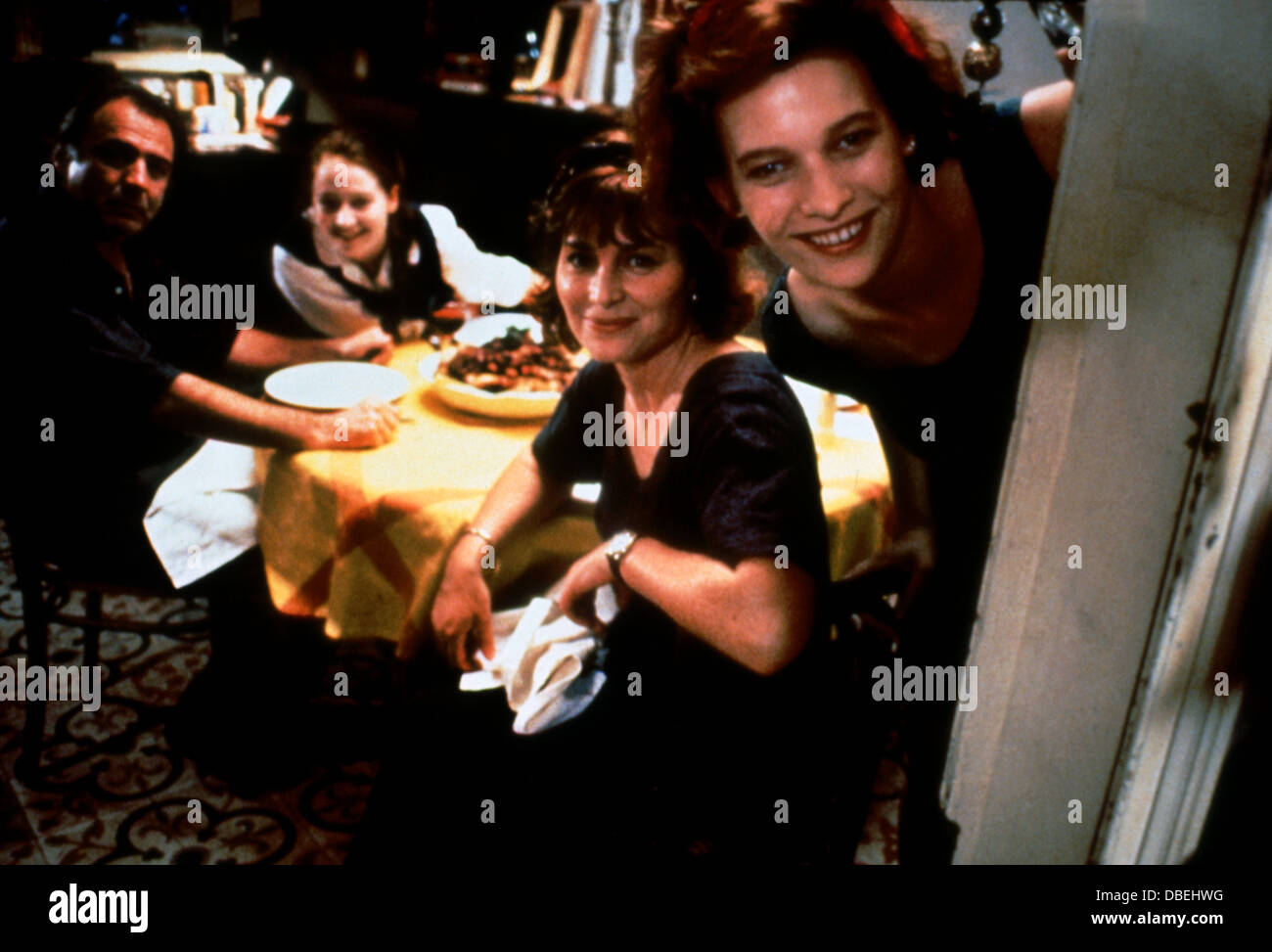 Les DERNIERS JOURS DU CHEZ NOUS (1992) MIRANDA OTTO BRUNO GANZ LISA HARROW KERRY FOX GILLIAN ARMSTRONG (DIR) LDCN 006 MOVIESTORE Banque D'Images