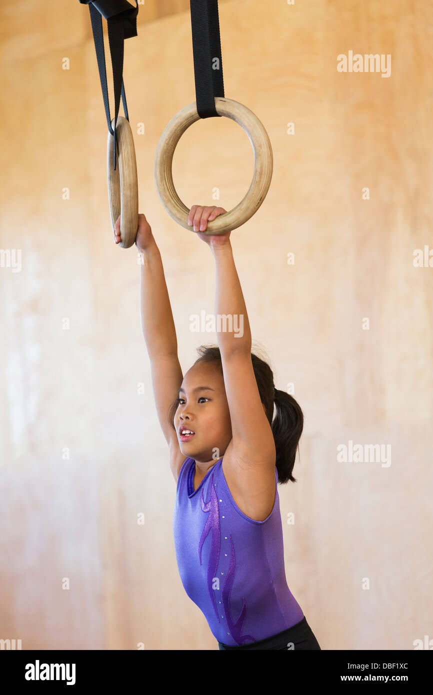 La pratique de la gymnastique chinoise Banque D'Images