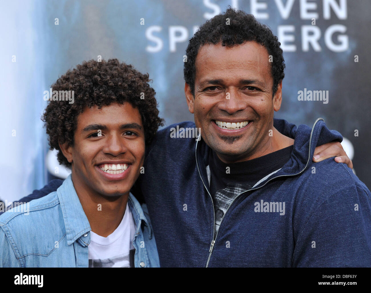 Mario Van Peebles et son fils adolescents Mandela Los Angeles Première de  'Super 8' qui a eu lieu au Regency Village Theatre de Los Angeles,  Californie - 08.06.11 Photo Stock - Alamy