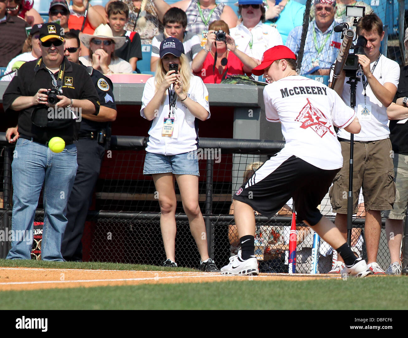 American Idol' gagnant, Scott McCreery Ville de l'espoir Organisme Défi Softball à Greer Stadium Nashville Nashville, Tennessee - 11.06.11 Banque D'Images