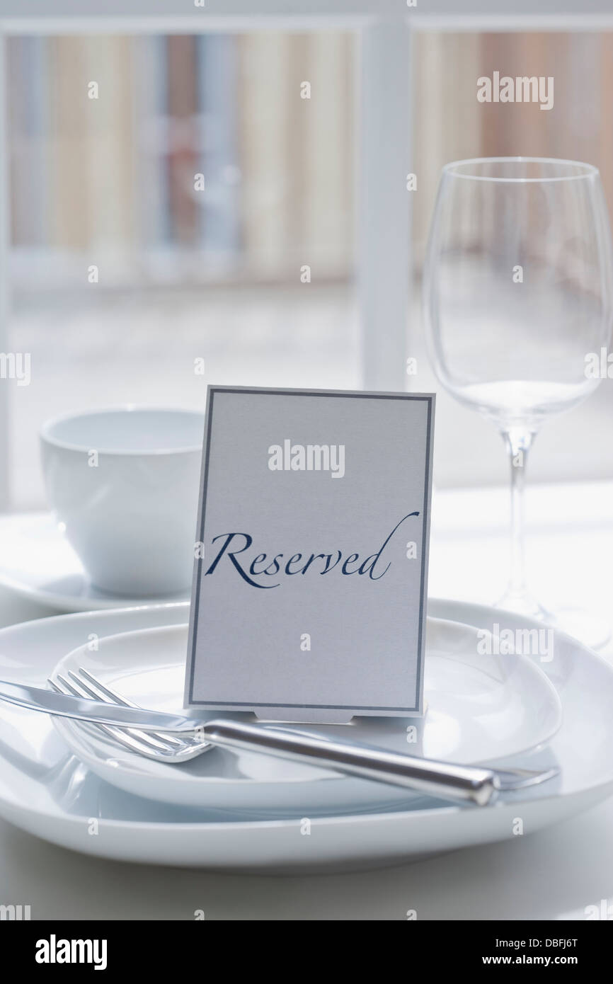 'Réservés' place setting at table Banque D'Images