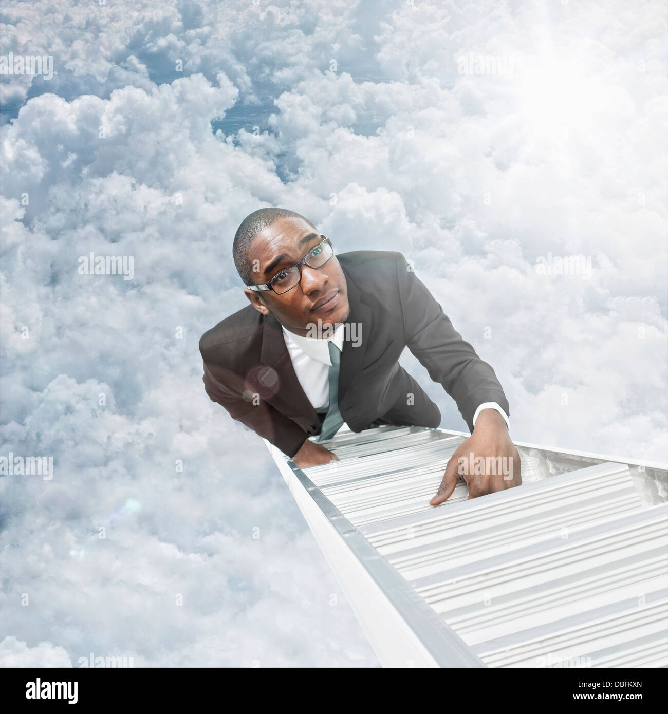 African American businessman climbing ladder Banque D'Images