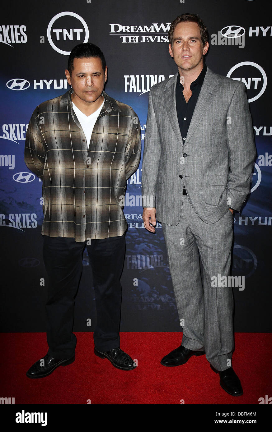 Raymond Cruz et Phillip P. Keene La premiere de TNT et Dreamworks' 'Falling Skies' - Arrivées West Hollywood, Californie - 13.06.11 Banque D'Images