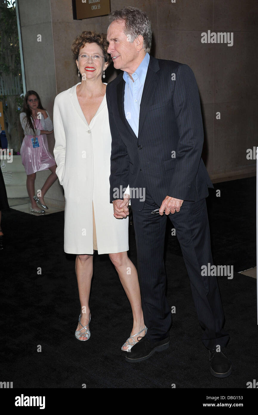 Annette Bening et Warren Beatty au 2011 Women in Film Crystal  + Lucy Awards au Beverly Hilton Hotel. Los Angeles, Californie - 16.06.11 Banque D'Images