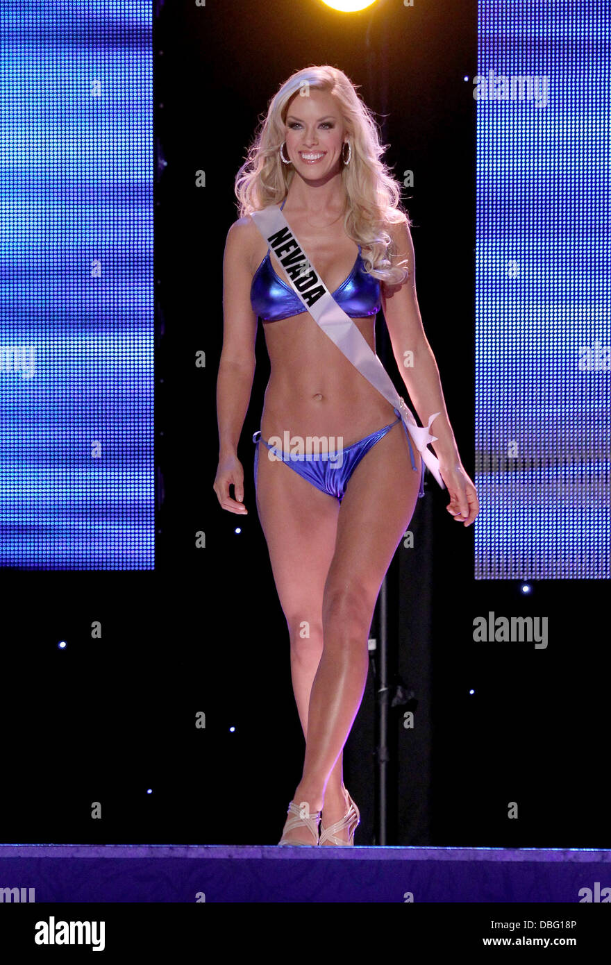 Miss France 2011, Sarah Chapman, de Henderson, participe à son choix au  cours de la robe de soirée de Miss USA 2011 Show présentation le mercredi  15 juin, à partir de la