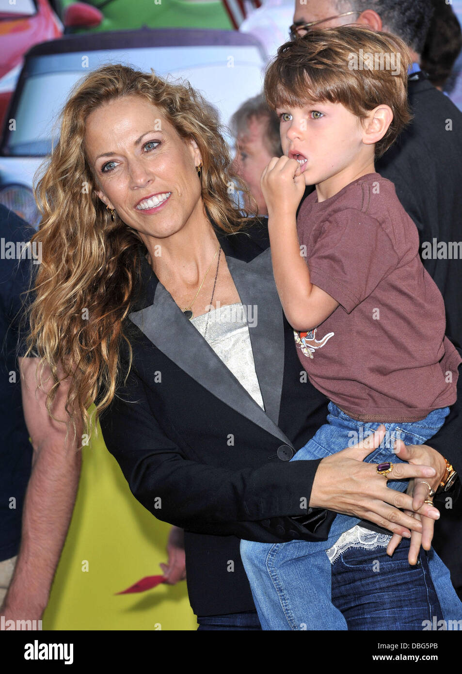 Sheryl Crow et son fils Wyatt Le Los Angeles premiere de 'Cars 2' tenue à El Capitan Theatre - Arrivées Los Angeles, Californie - 18.06.11 Banque D'Images