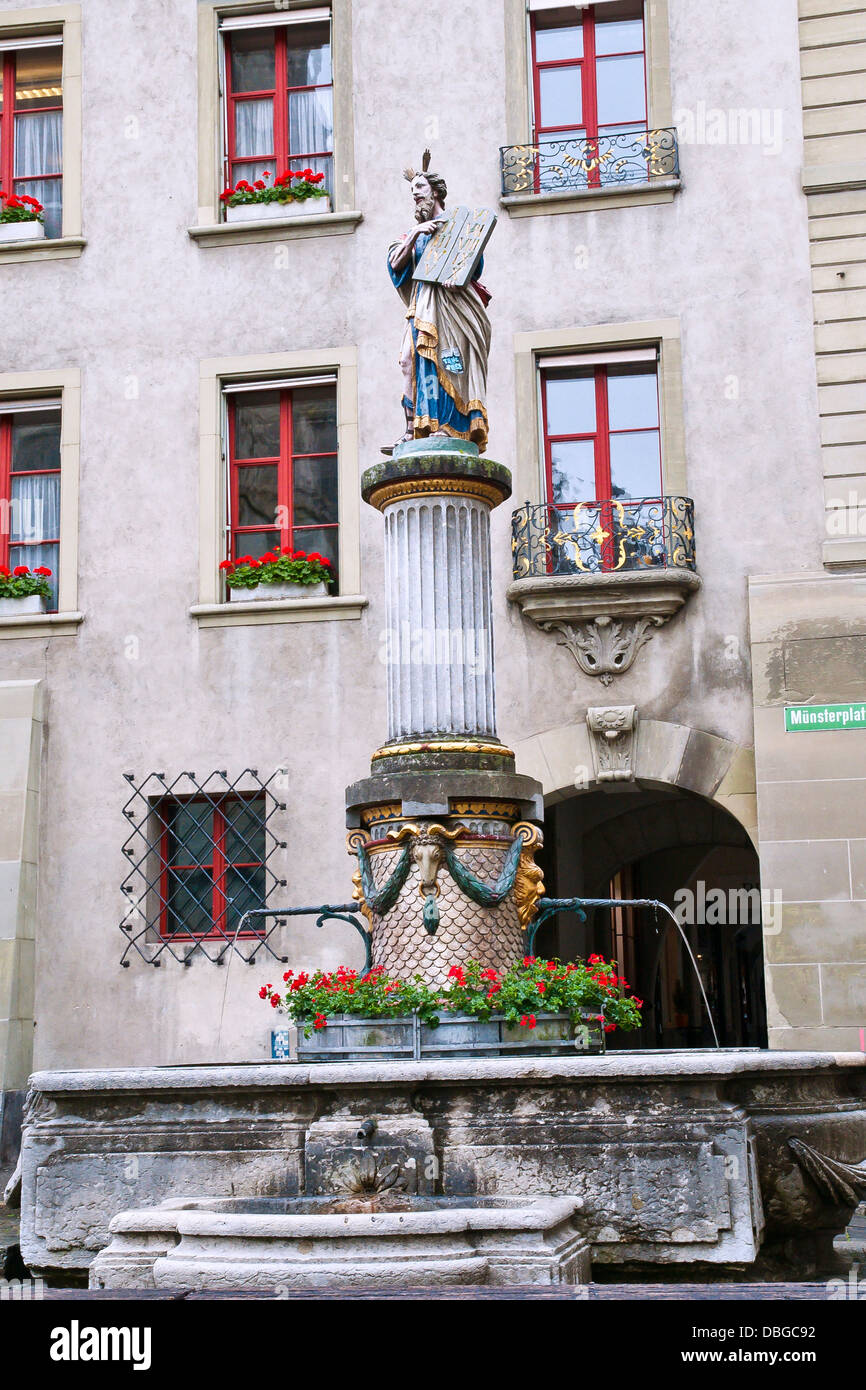 Sculpture Moïse tenant les Dix Commandements, Berne , Suisse, Europe Banque D'Images