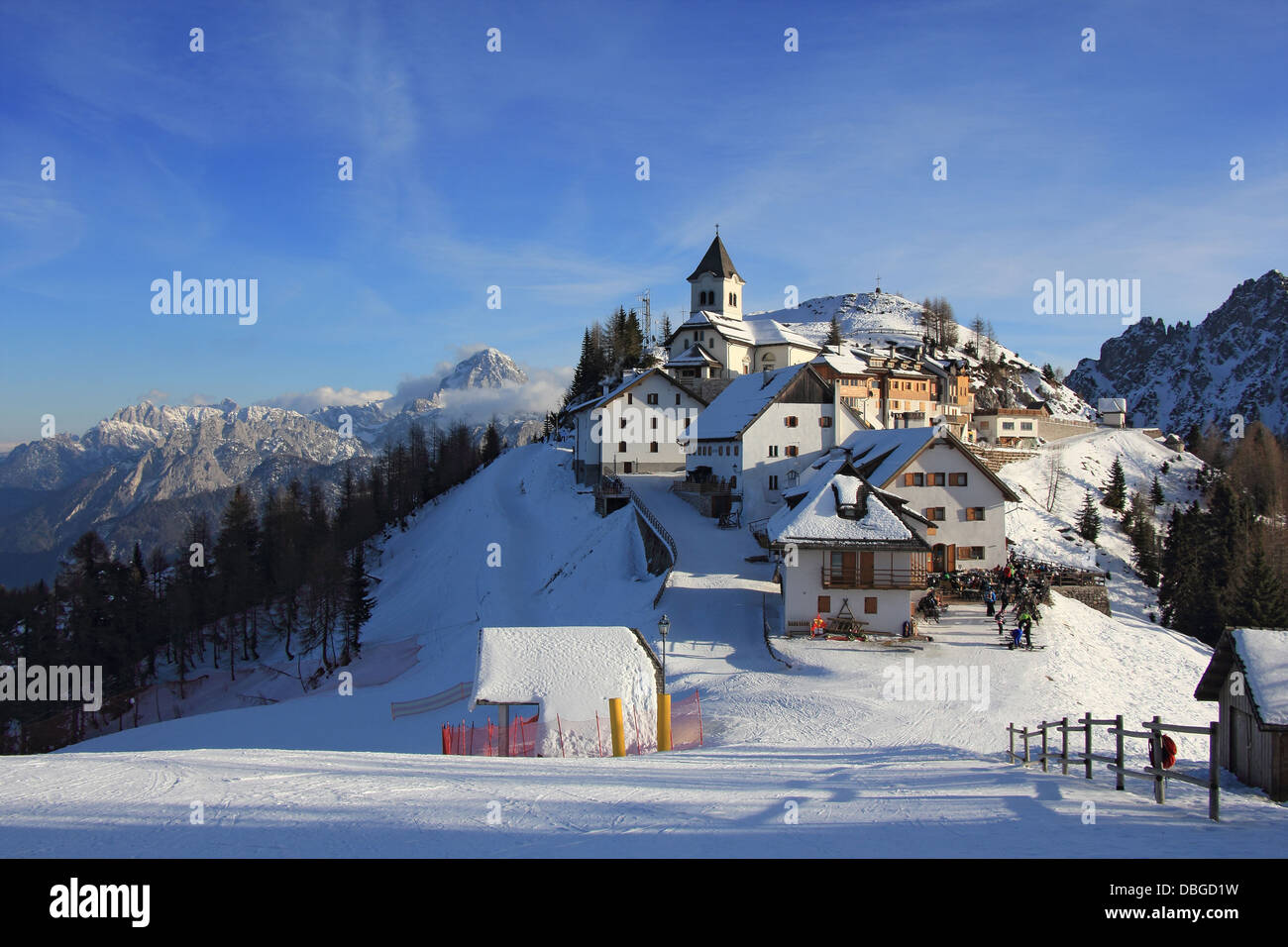 Vue panoramique du Mont Lussari, village de montagne idyllique en Italie Banque D'Images