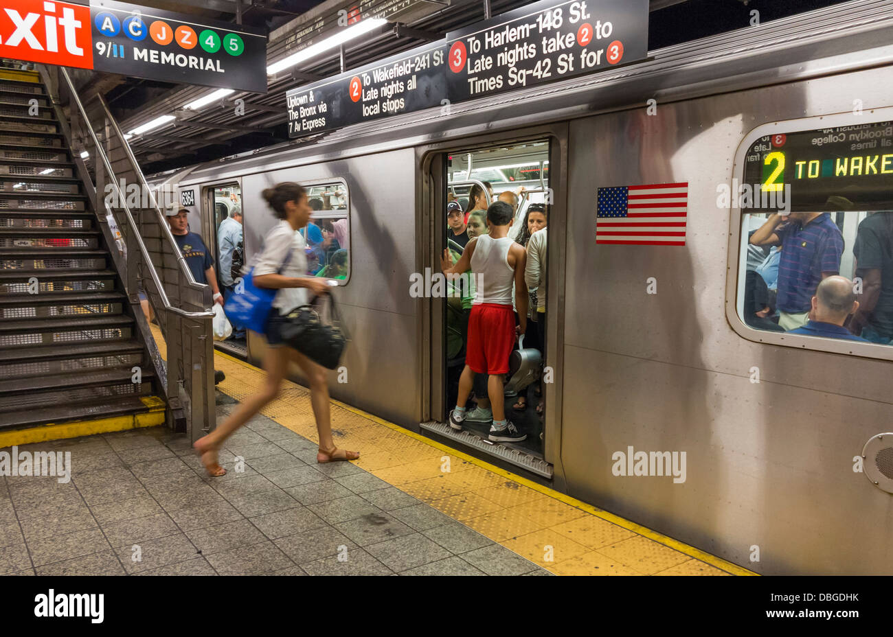 La plate-forme de la station de métro de New York, New York City Banque D'Images