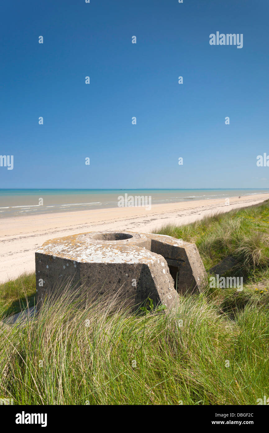 La France, la Normandie, les plages du débarquement de la DEUXIÈME GUERRE MONDIALE, jour du débarquement d'Utah Beach, Sainte Marie du Mont, des ruines de bunkers allemands. Banque D'Images