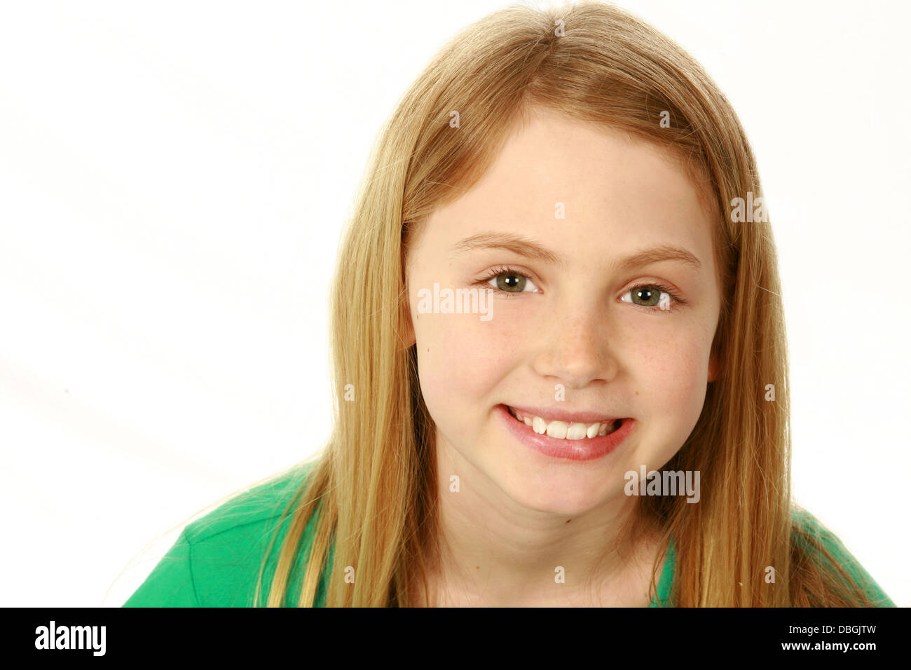 Portrait of smiling preteen girl isolated on white Banque D'Images