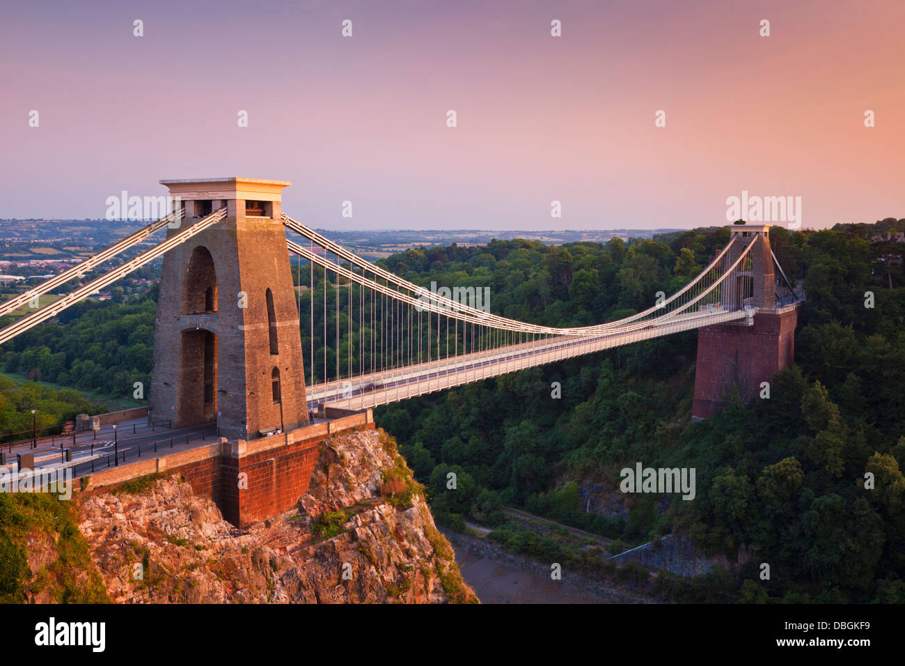 Clifton Suspension Bridge illuminé la nuit coucher du soleil clifton Bristol Downs Avon England UK GB EU Europe Banque D'Images