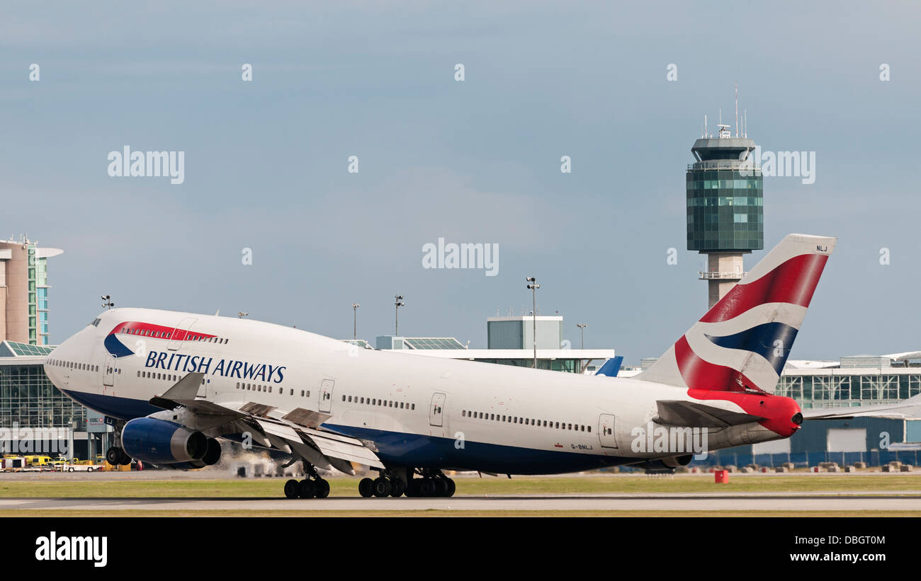 Un large corps Boeing 747 jetliner, appartenant à British Airways (BA) les terres à l'Aéroport International de Vancouver Banque D'Images