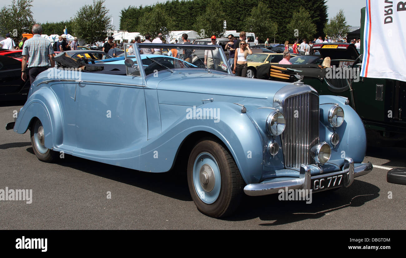 Bentley classique en bleu Banque D'Images