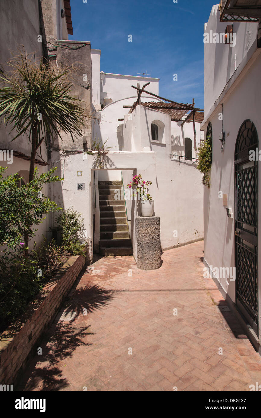 Une petite rue latérale sur l'île de Capri Banque D'Images