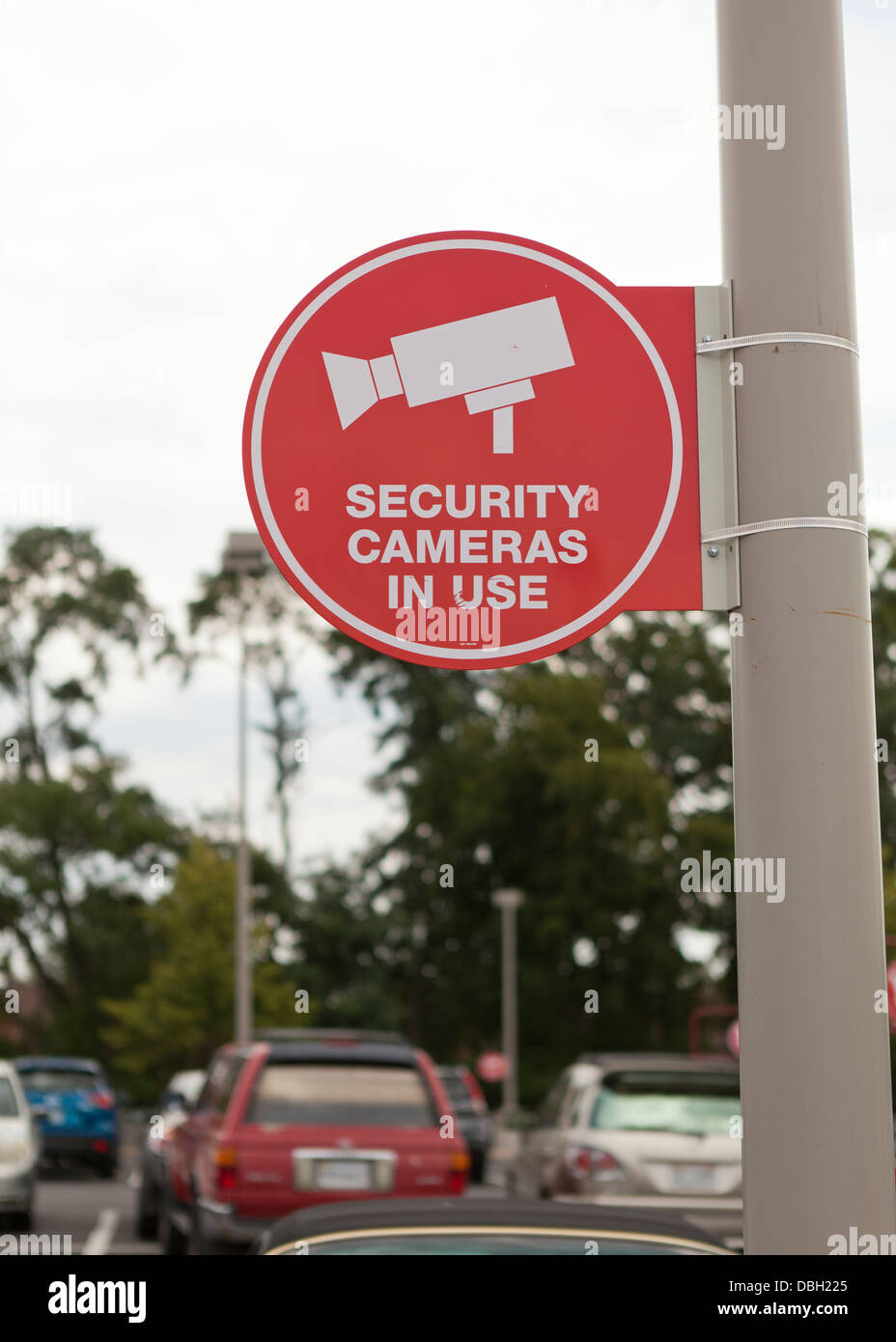 Caméra de sécurité en usage au parking de shopping mall - USA Banque D'Images Caméra de sécurité en usage au parking de shopping mall - USA Banque D'Images