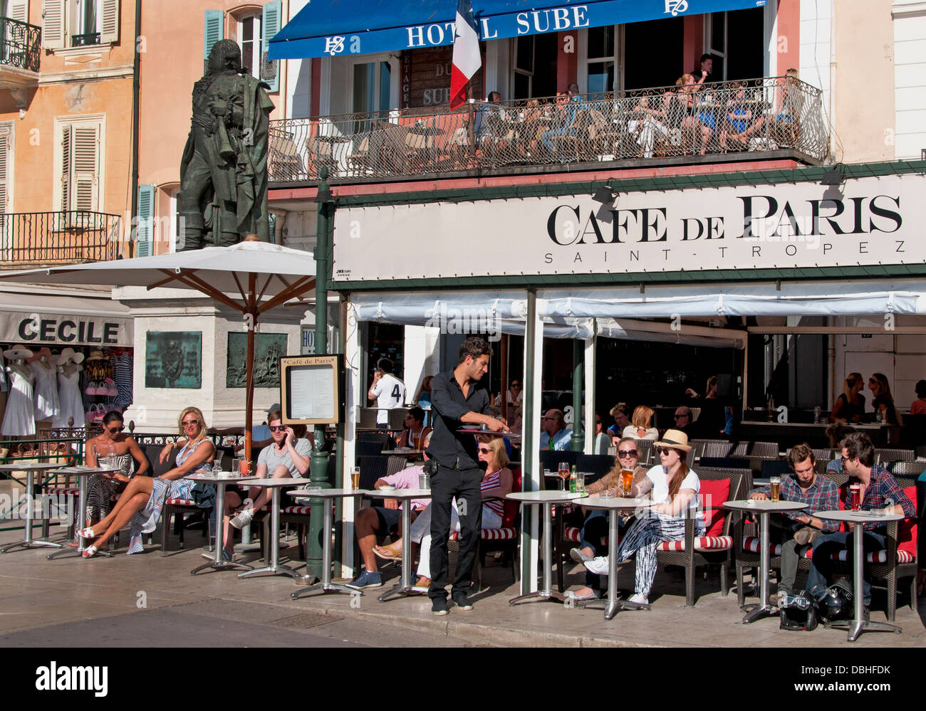 France Saint St Tropez Port Vieux Port restaurant bar café de luxe Photo  Stock - Alamy