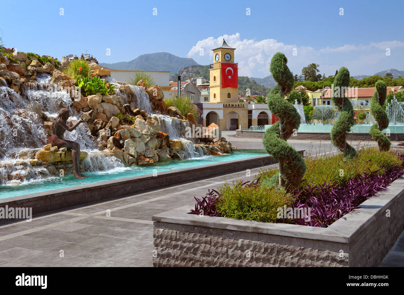 La nouvelle place de la ville de Marmaris avec fontaines. Province de Mugla, Turquie. Construit en 2012. Banque D'Images