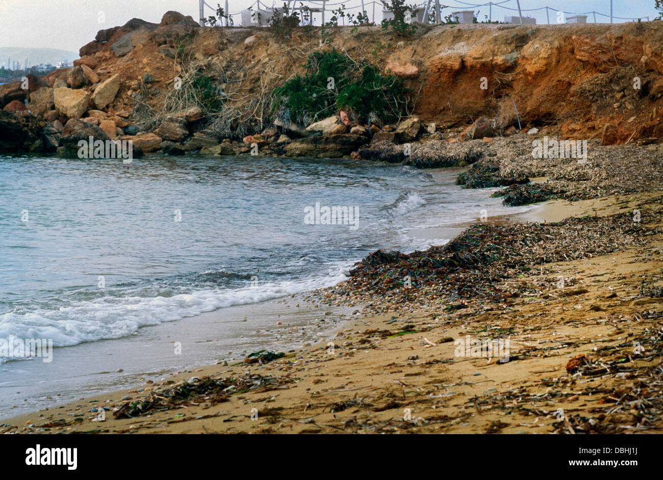 Grèce Athènes Vouliagmeni Riviera nouveau développement sur la plage et d'ordures Banque D'Images