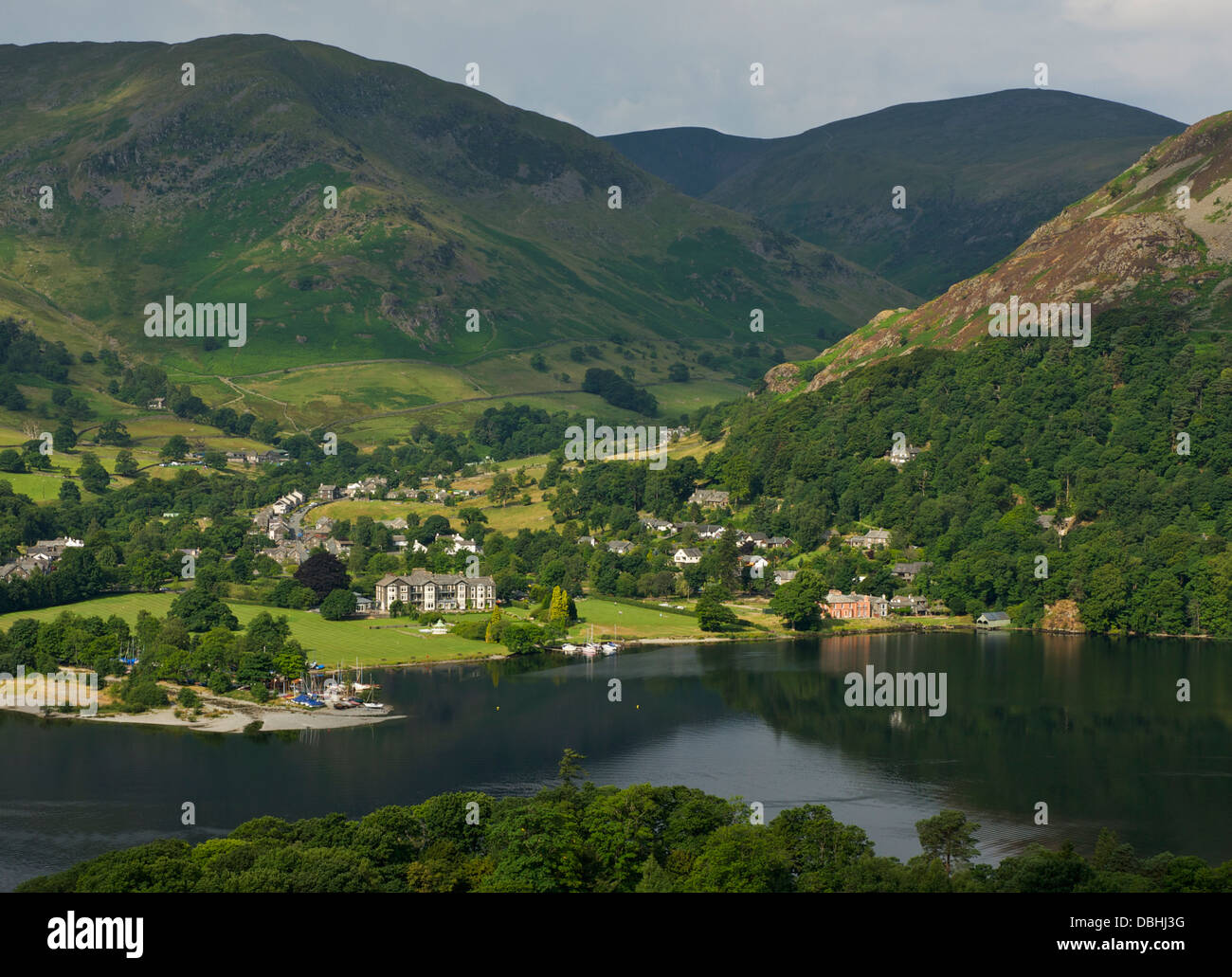 Le village de Glenridding, sur la rive d'Ullswater, Parc National de Lake District, Cumbria, Angleterre, Royaume-Uni Banque D'Images