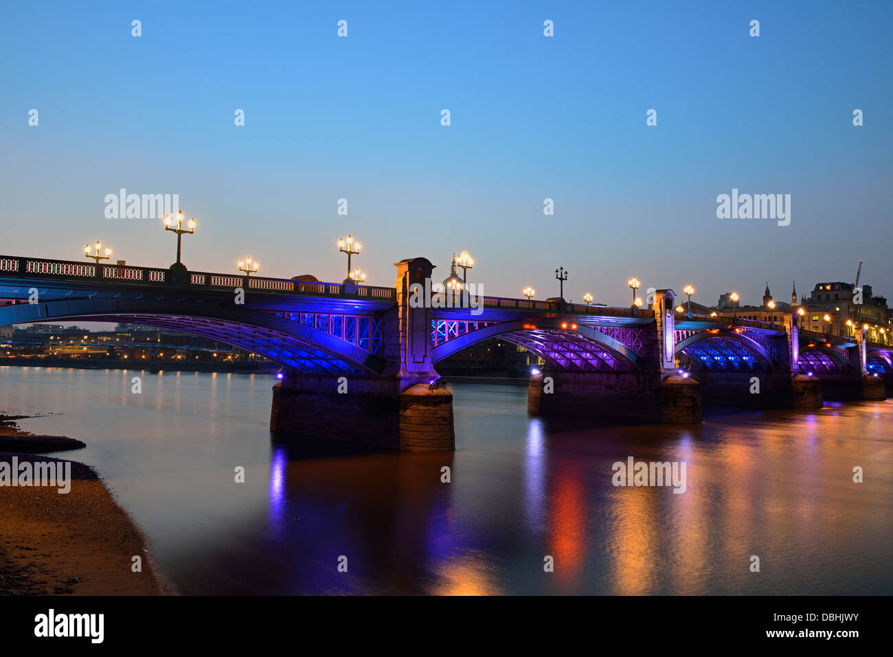 Southwark Bridge, Londres, Royaume-Uni Banque D'Images Southwark Bridge, Londres, Royaume-Uni Banque D'Images