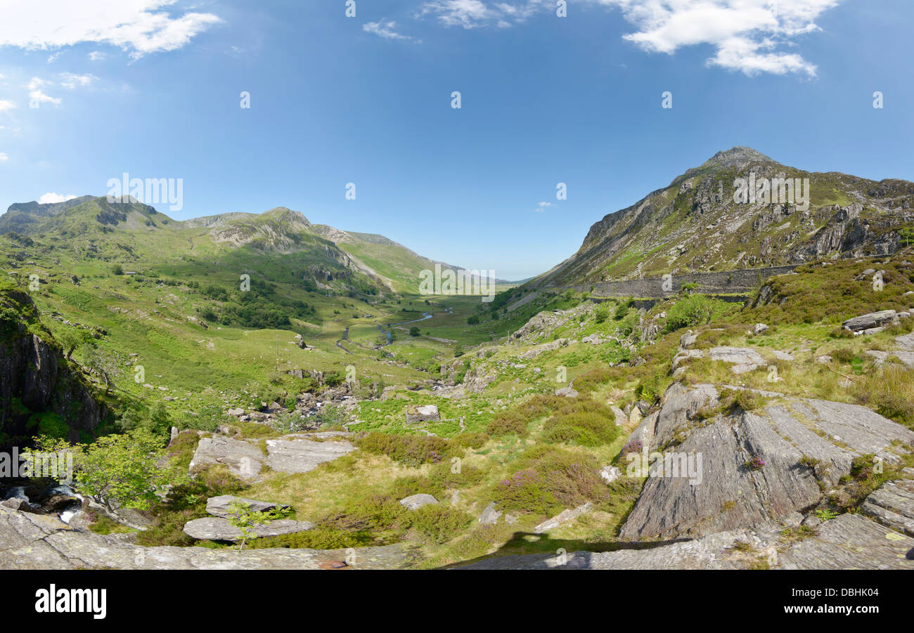 Panorama de la glaciation Nant Ffrancon en U de la vallée Foel Goch ( à gauche ) à Pen An Wen Ole ( droit ) Banque D'Images