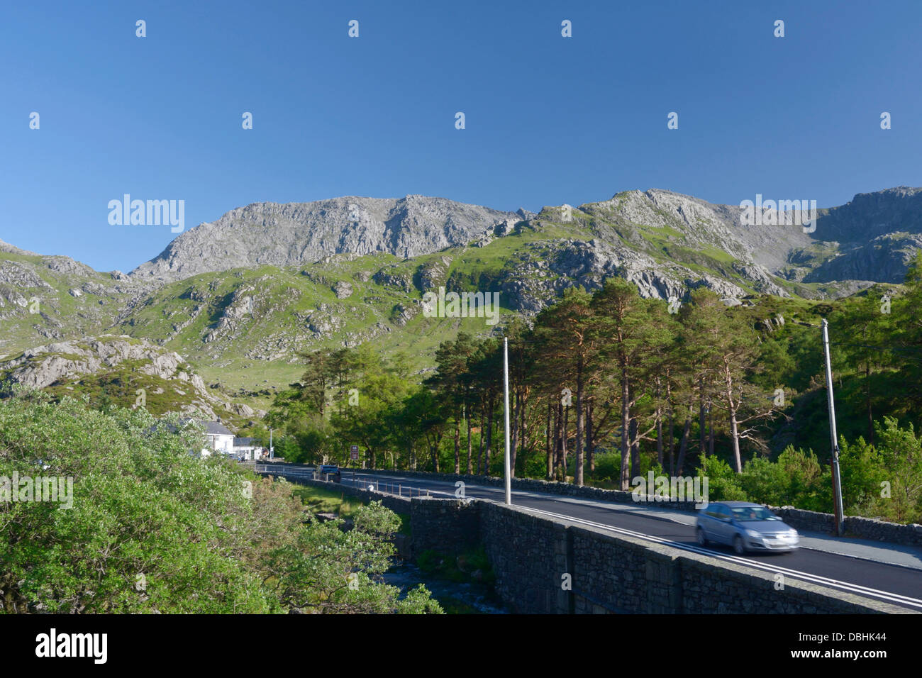 L'A5 de Londres à Holyhead Road en passant par la pittoresque et Nant Ffrancon Ogwen Valley dans la région de Snowdonia, le Nord du Pays de Galles. Banque D'Images