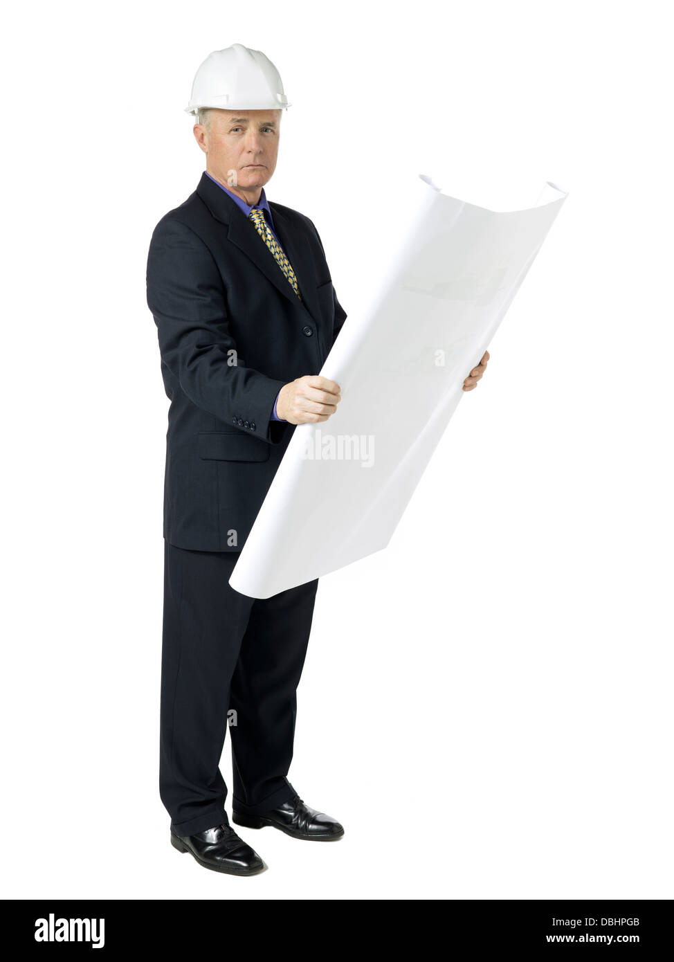Architect holding un plan alors que looking at camera Banque D'Images