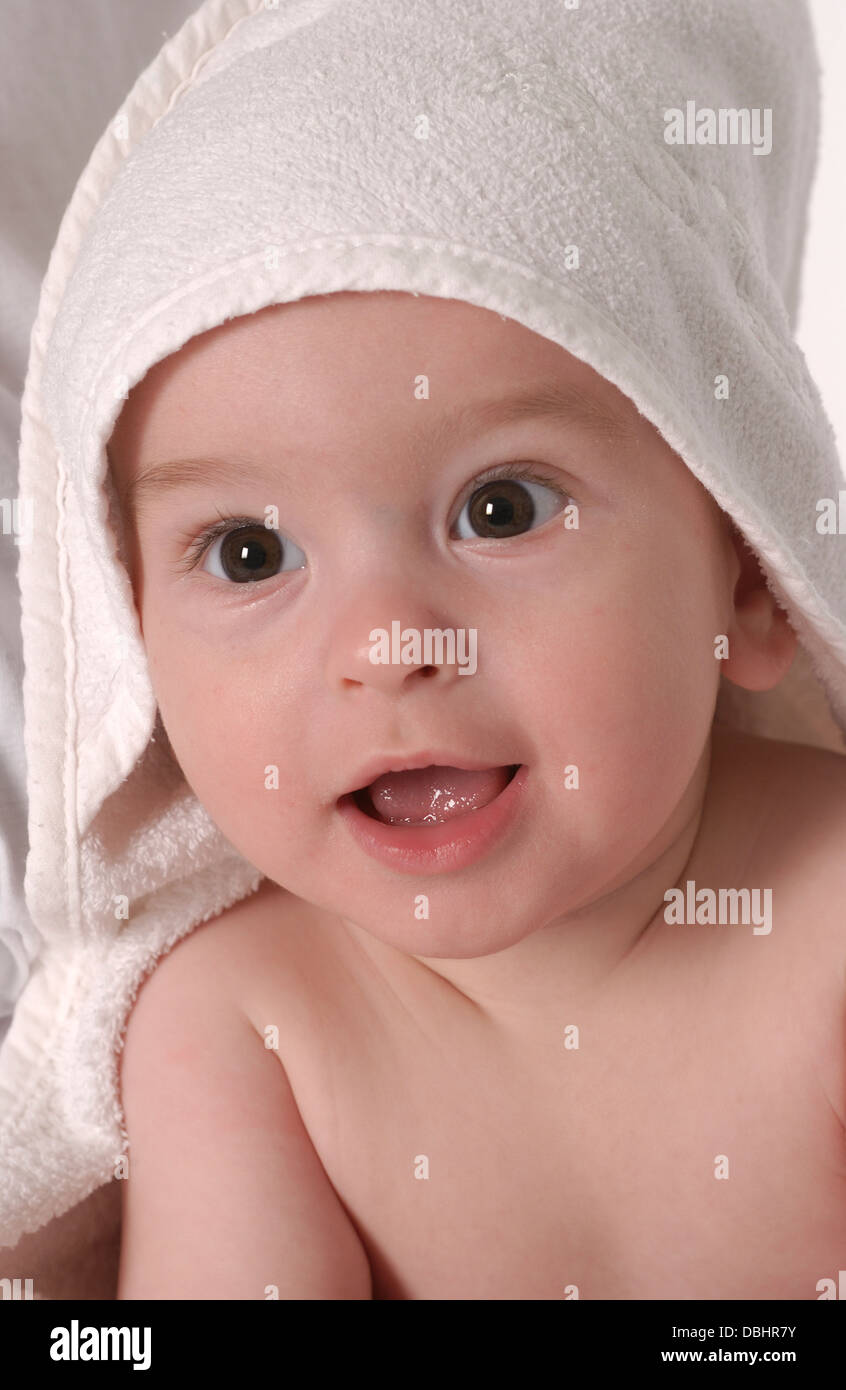 Portrait de bébé avec une serviette Banque D'Images
