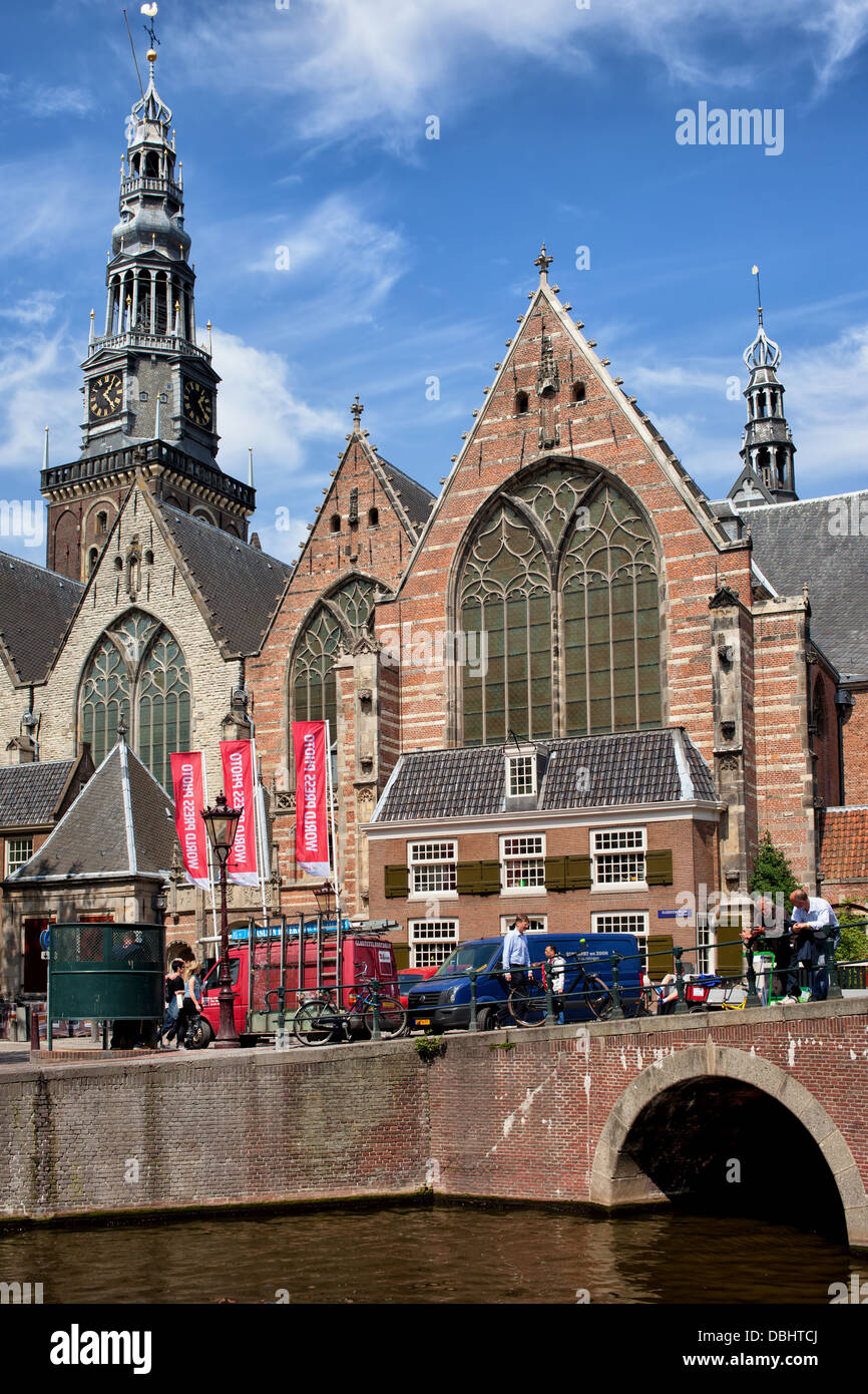 Oude Kerk (vieille église) à Amsterdam, Hollande, Pays-Bas. Banque D'Images