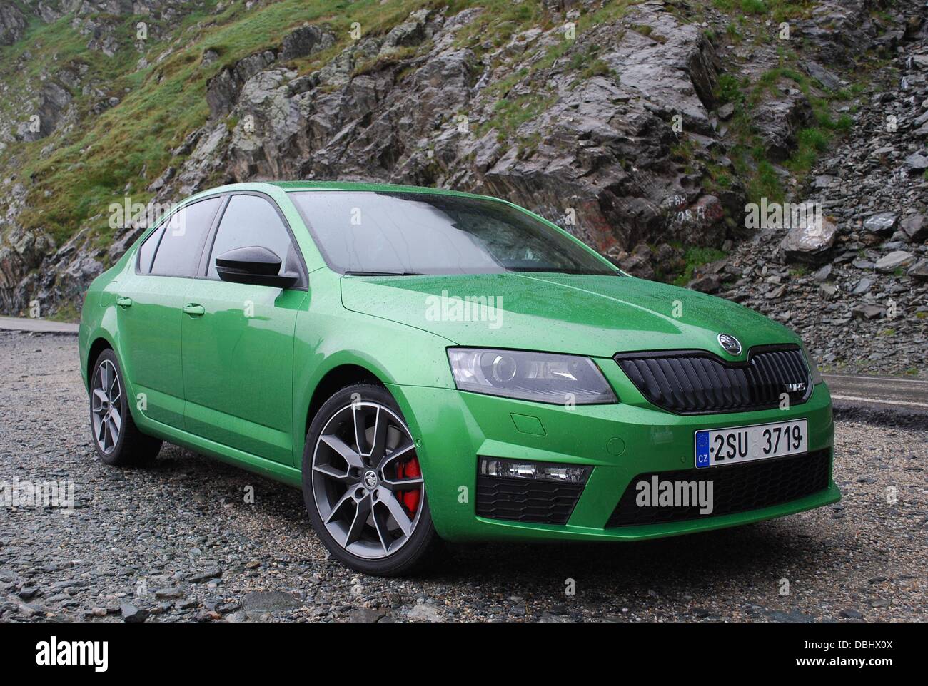 Skoda Octavia RS, l'un des plus rapide et le plus puissant modèle Octavia sur la route, a été lancé en juillet. La production est 220 h.p. Vitesse 248 km/h. Nouvelle Skoda Octavia RS est considéré en République tchèque, le 31 juillet 2013. (CTK Photo/Jan Sadilek) Banque D'Images